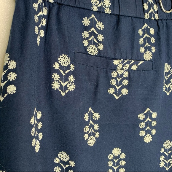 Madewell Pull-On Short  in  Navy Blue and White Flowerstamp Size Medium - Picture 4 of 6
